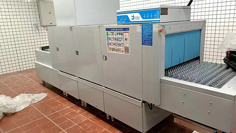 廣西某酒店斜插式洗碗機(jī)